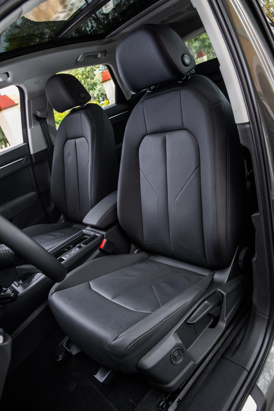 Интерьер Audi Q3 35 TFSI 2020 года  (MX) (фото 2 из 8)
